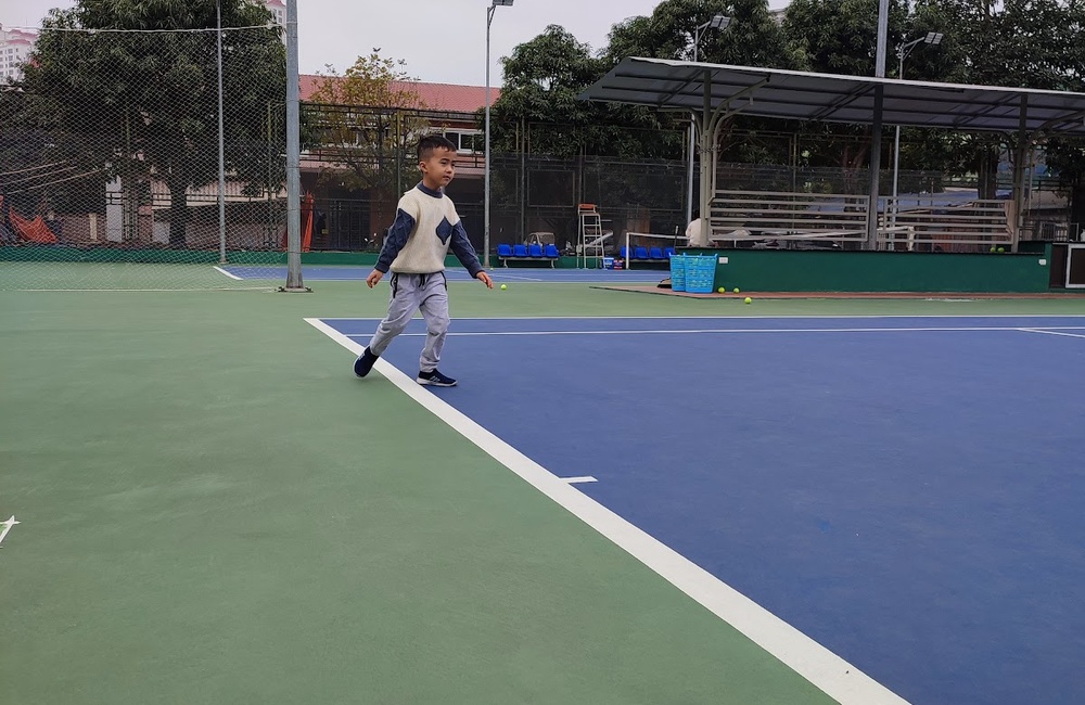 Sân Tennis Hà Trì